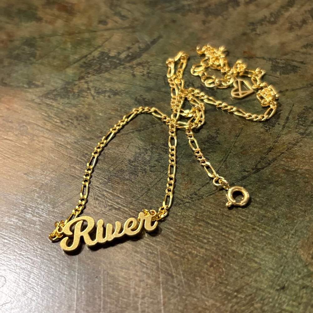 Caitlyn Minimalist 18k Gold Mellow Name Necklace in Figaro Chain - River